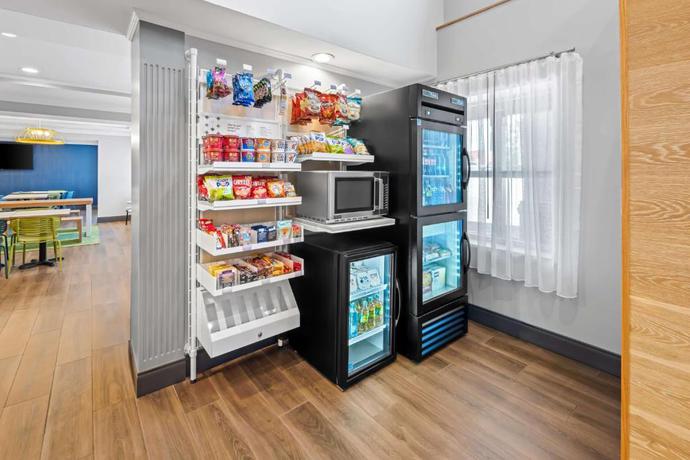 Imagen de los interiores del Hotel Spark By Hilton Woodbridge. Foto 8
