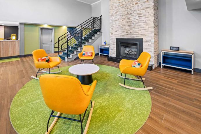 Imagen de los interiores del Hotel Spark By Hilton Woodbridge. Foto 9