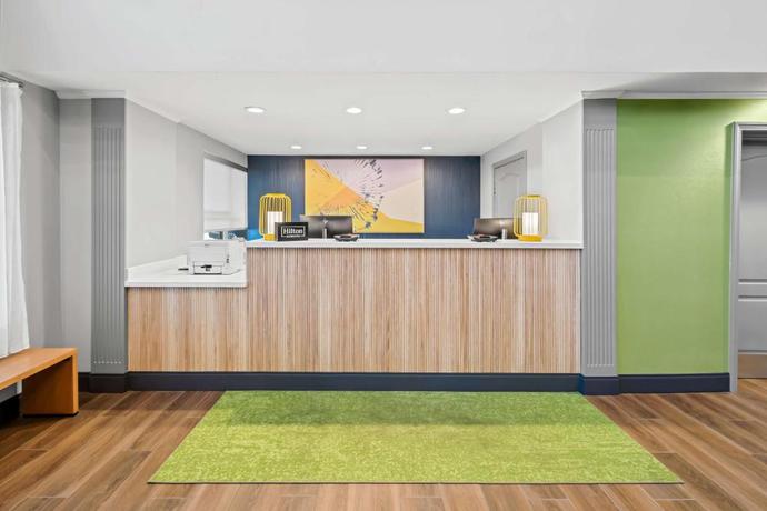 Imagen de los interiores del Hotel Spark By Hilton Woodbridge. Foto 10
