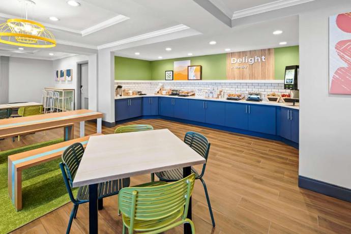Imagen de los interiores del Hotel Spark By Hilton Woodbridge. Foto 11