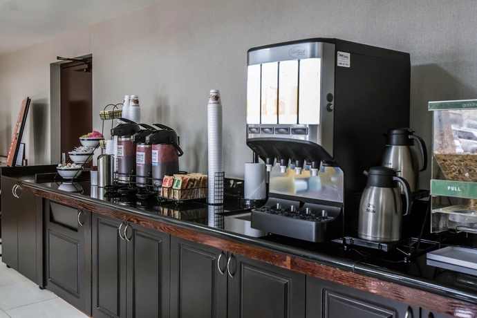 Imagen del bar/restaurante del Hotel Spark Hilton Des Plaines Chicago O'Hare. Foto 2