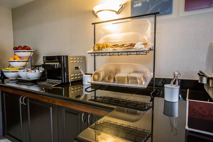 Imagen del bar/restaurante del Hotel Spark Hilton Des Plaines Chicago O'Hare. Foto 3