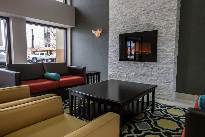 Imagen de los interiores del Hotel Spark Hilton Des Plaines Chicago O'Hare. Foto 16