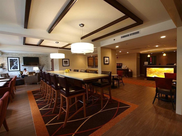 Imagen de los interiores del Hotel Spark by Hilton Atlanta Airport South College Park. Foto 6