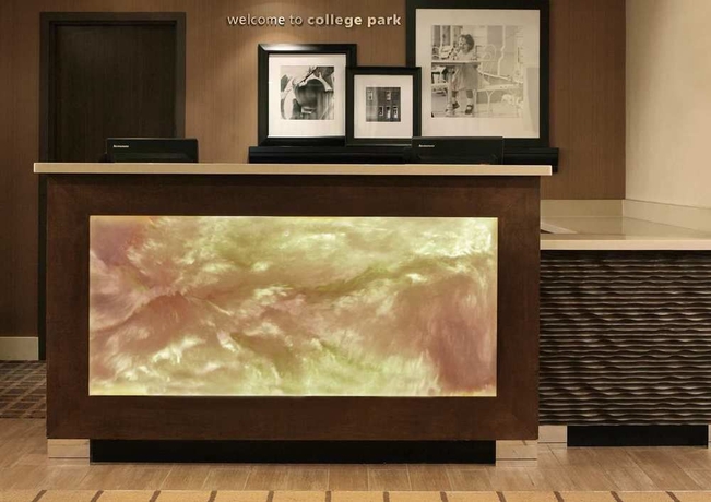Imagen de los interiores del Hotel Spark by Hilton Atlanta Airport South College Park. Foto 9
