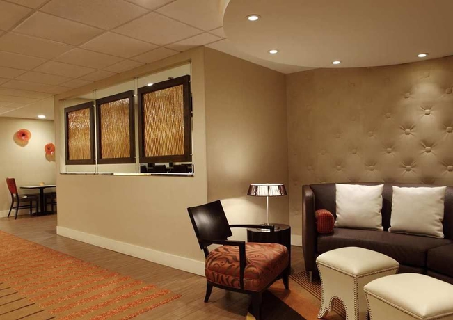 Imagen de los interiores del Hotel Spark by Hilton Atlanta Airport South College Park. Foto 10