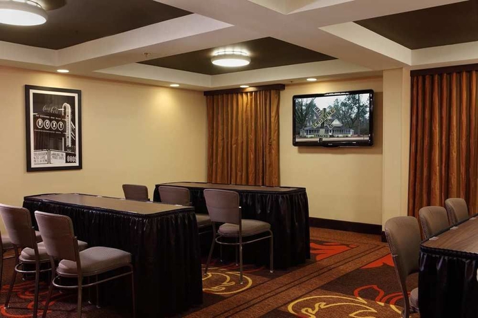 Imagen de los interiores del Hotel Spark by Hilton Atlanta Airport South College Park. Foto 11