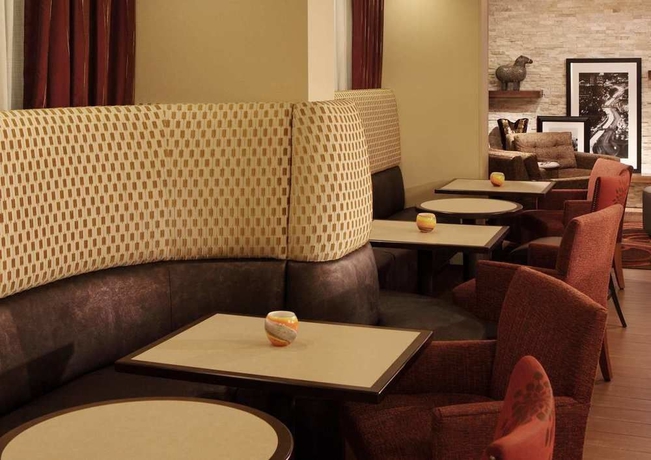 Imagen de los interiores del Hotel Spark by Hilton Atlanta Airport South College Park. Foto 12