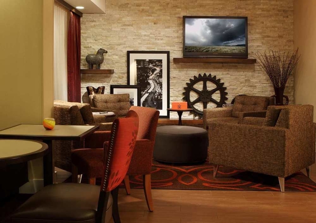 Imagen de los interiores del Hotel Spark by Hilton Atlanta Airport South College Park. Foto 13