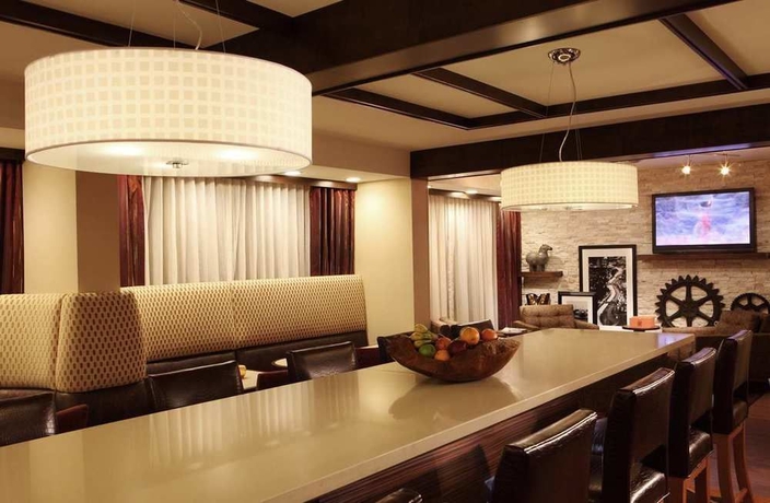 Imagen de los interiores del Hotel Spark by Hilton Atlanta Airport South College Park. Foto 14