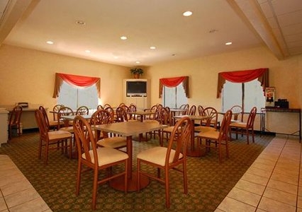Imagen del bar/restaurante del Hotel Spark by Hilton Augusta. Foto 1