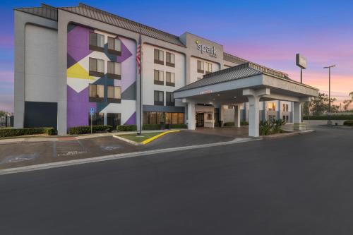 Imagen general del Hotel Spark by Hilton Bakersfield Central. Foto 15