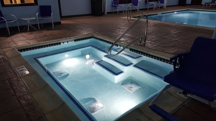 Imagen de la piscina del Hotel Spark by Hilton Bensalem Philadelphia. Foto 17