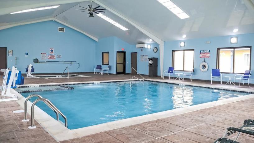 Imagen de la piscina del Hotel Spark by Hilton Bensalem Philadelphia. Foto 19