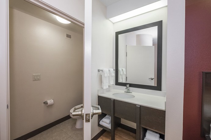 Imagen de la habitación del Hotel Spark by Hilton Bentonville. Foto 8