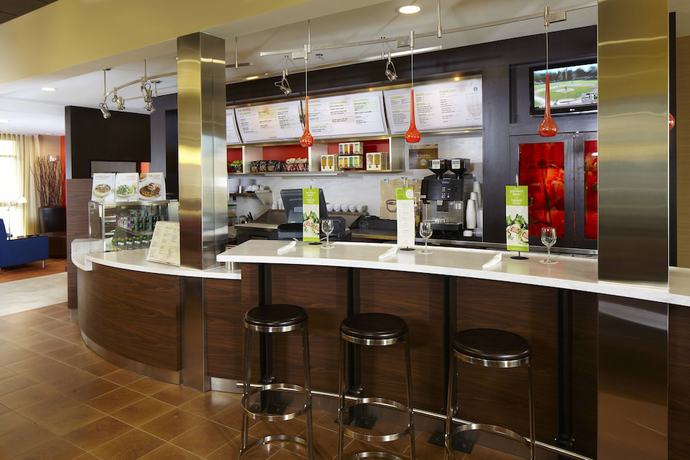 Imagen del bar/restaurante del Hotel Spark by Hilton Bettendorf Quad Cities. Foto 3