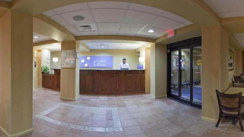 Imagen de los interiores del Hotel Spark by Hilton Calhoun. Foto 10