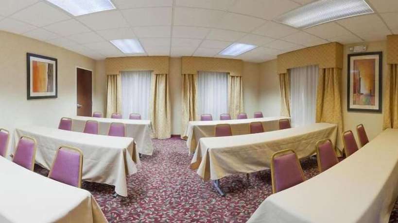 Imagen de los interiores del Hotel Spark by Hilton Calhoun. Foto 12