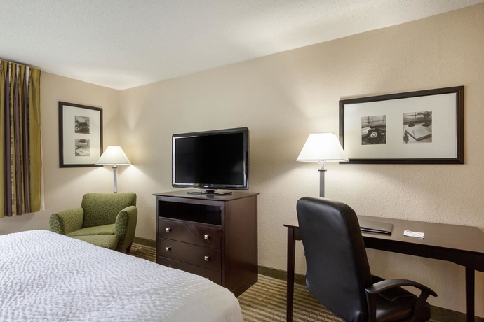 Imagen de la habitación del Hotel Spark by Hilton Cleveland Beachwood. Foto 6