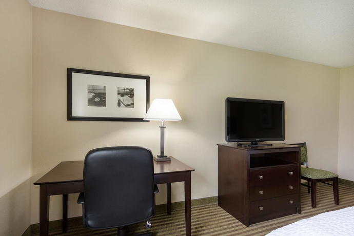 Imagen de la habitación del Hotel Spark by Hilton Cleveland Beachwood. Foto 8