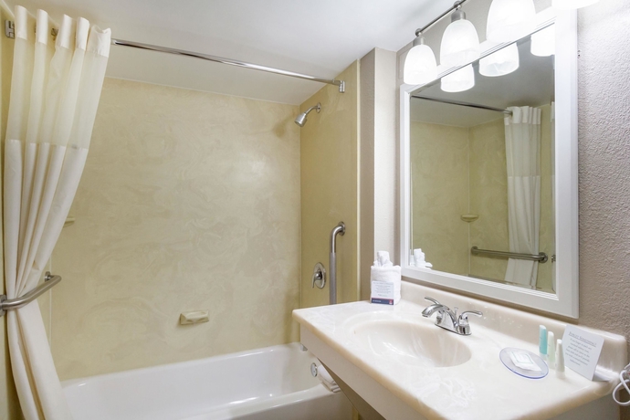 Imagen de la habitación del Hotel Spark by Hilton Cleveland Beachwood. Foto 14