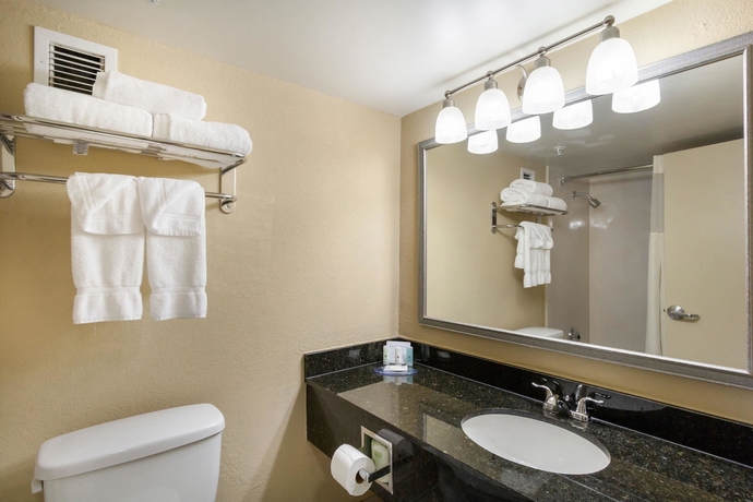 Imagen de la habitación del Hotel Spark by Hilton Cleveland Beachwood. Foto 16