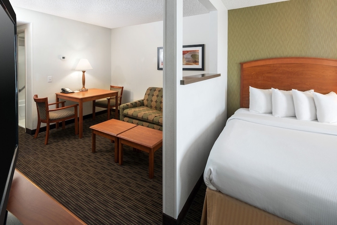 Imagen de la habitación del Hotel Spark by Hilton Denver International Airport. Foto 11