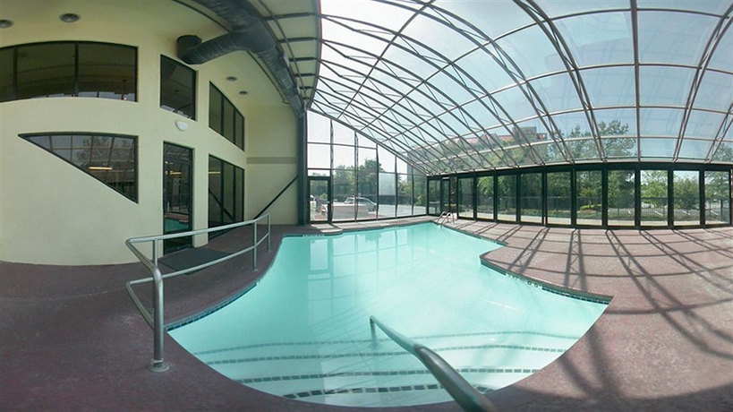Imagen de la piscina del Hotel Spark by Hilton Duluth. Foto 16