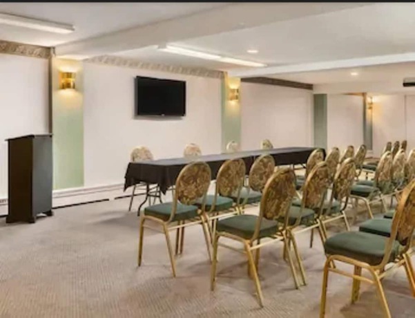 Imagen de los interiores del Hotel Spark by Hilton Edmundston. Foto 14