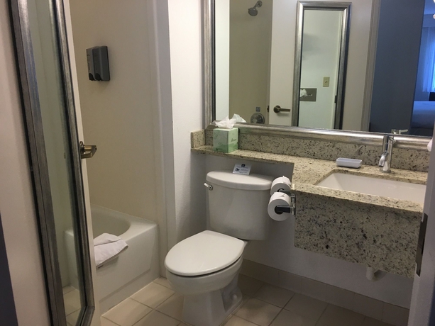 Imagen de la habitación del Hotel Spark by Hilton Fort Myers. Foto 6