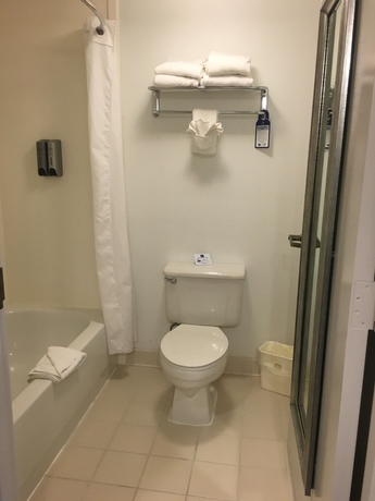 Imagen de la habitación del Hotel Spark by Hilton Fort Myers. Foto 8