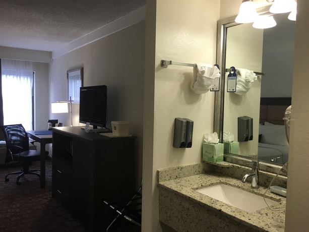 Imagen de la habitación del Hotel Spark by Hilton Fort Myers. Foto 9