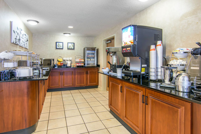 Imagen de los interiores del Hotel Spark by Hilton Fredericksburg Southpoint. Foto 15
