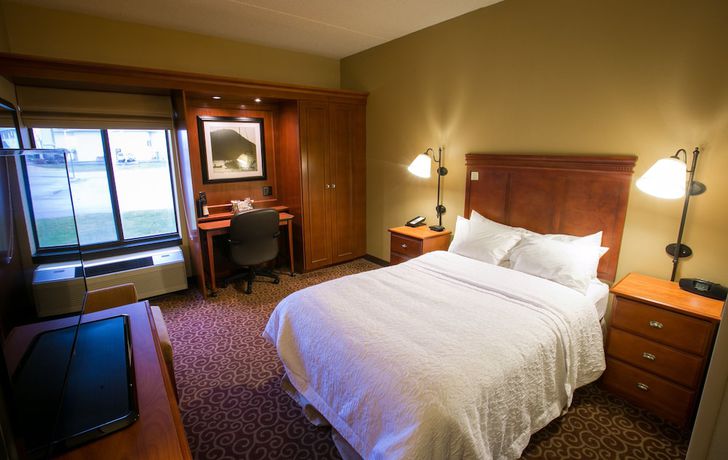 Imagen de la habitación del Hotel Spark by Hilton Green Bay. Foto 5