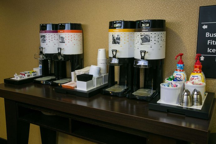 Imagen de los interiores del Hotel Spark by Hilton Green Bay. Foto 19