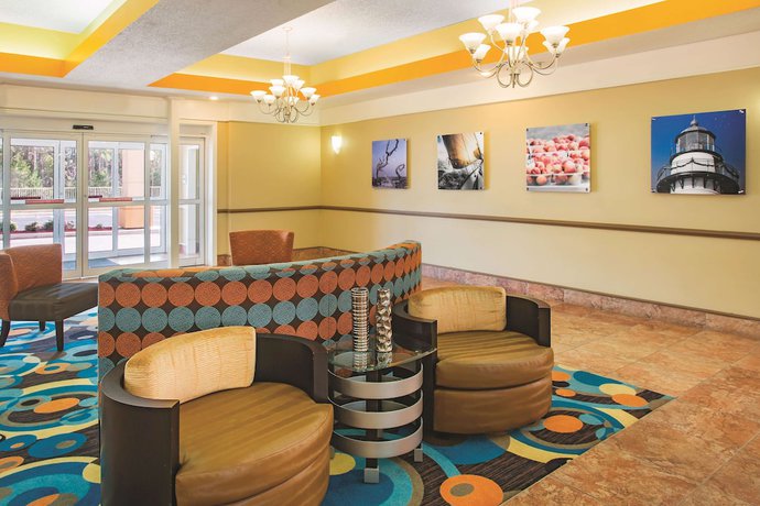 Imagen de los interiores del Hotel Spark by Hilton Kingsland. Foto 17