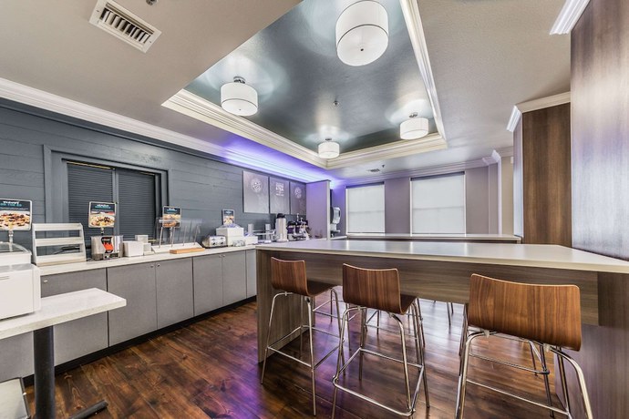 Imagen del bar/restaurante del Hotel Spark by Hilton Lafayette South. Foto 8