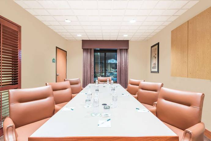 Imagen de los interiores del Hotel Spark by Hilton Lancaster Dutch Country. Foto 17