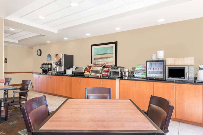 Imagen del bar/restaurante del Hotel Spark by Hilton Lancaster Dutch Country. Foto 4