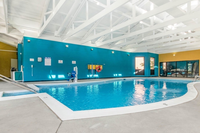 Imagen de la piscina del Hotel Spark by Hilton Lexington Hamburg. Foto 19