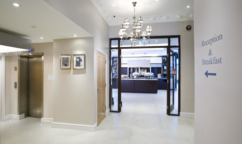 Imagen de los interiores del Hotel Spark by Hilton London Chiswick. Foto 16