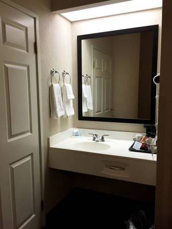 Imagen de la habitación del Hotel Spark by Hilton Lynchburg. Foto 8