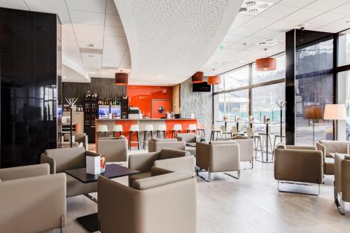 Imagen del bar/restaurante del Hotel Spark by Hilton Lyon Park Saone. Foto 6