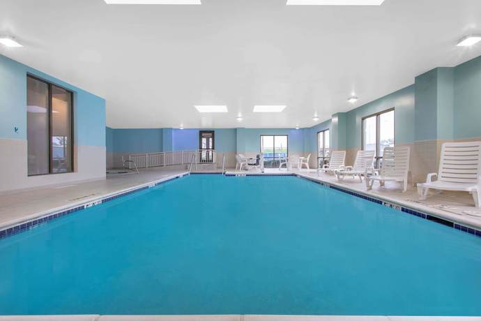 Imagen de la piscina del Hotel Spark by Hilton Mechanicsburg. Foto 19