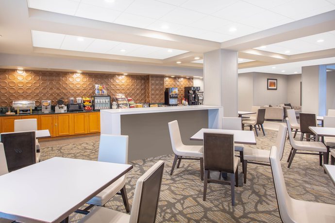 Imagen del bar/restaurante del Hotel Spark by Hilton Mechanicsburg. Foto 4
