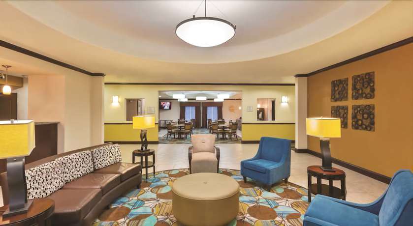 Imagen de los interiores del Hotel Spark by Hilton Missouri City Sugar Land. Foto 18