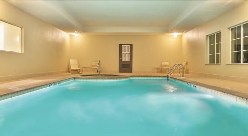 Imagen de la piscina del Hotel Spark by Hilton Missouri City Sugar Land. Foto 20