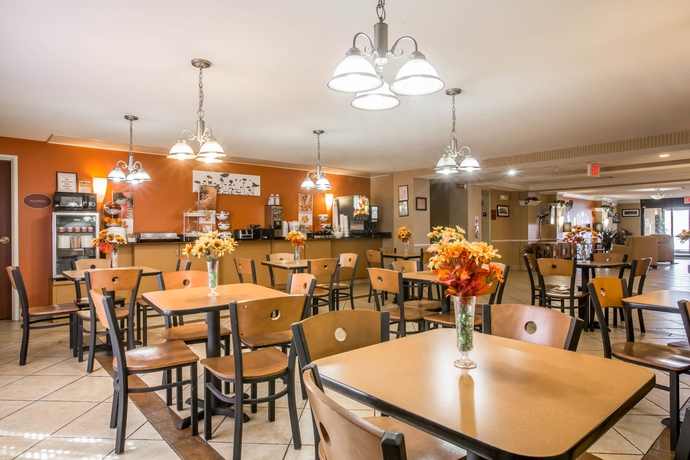 Imagen del bar/restaurante del Hotel Spark by Hilton Montgomery EastChase. Foto 3