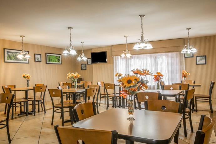 Imagen del bar/restaurante del Hotel Spark by Hilton Montgomery EastChase. Foto 4
