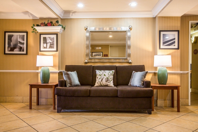 Imagen de los interiores del Hotel Spark by Hilton Montgomery EastChase. Foto 13